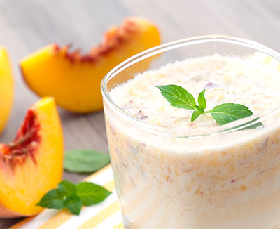 Fruchtjoghurt mit Nektarinenspalten – gekaufter Fruchtjoghurt enthält mitunter Gluten als Emulgator