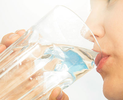 Rehydrationslösung trinken – Hausmittel gegen Durchfall